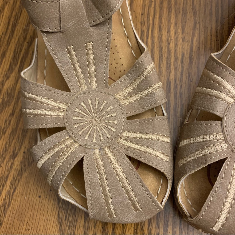 Lostis Tan Leather Sandals. Size 38 Euro - Picture 2 of 10